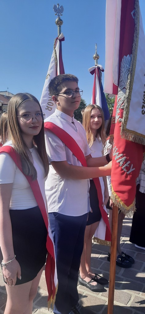 NARODOWEGO ŚWIĘTO TRZECIEGO MAJA NA MYŚLENICKIM RYNKU