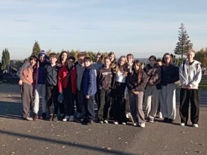 MŁODE RĘCE, WIELKIE SERCA: AKCJA – SPRZĄTAMY Z SENIORAMI