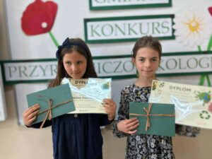 SUKCES UCZENNIC KLAS TRZECICH W KONKURSIE PRZYRODNICZYM