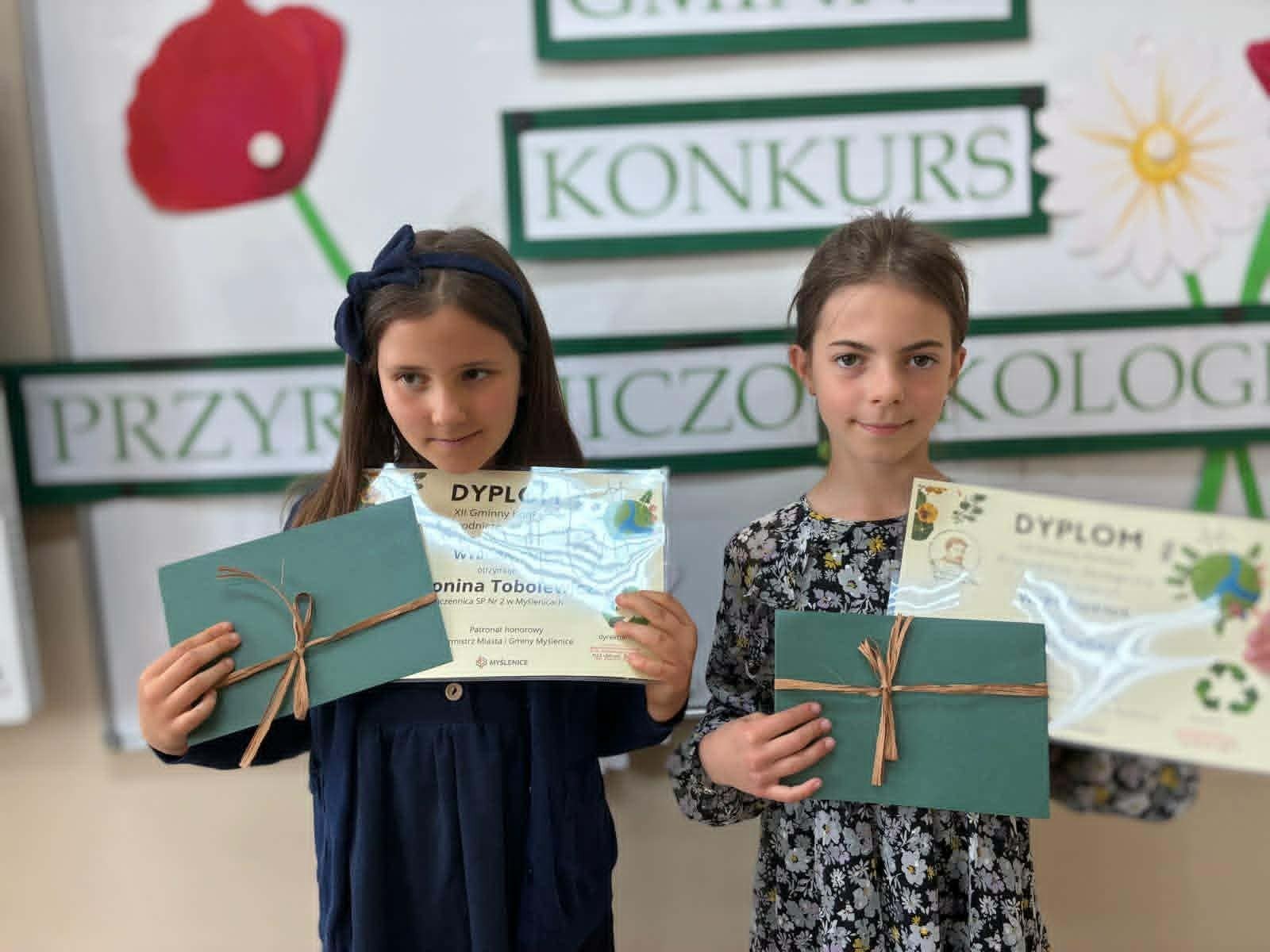 SUKCES UCZENNIC KLAS TRZECICH W KONKURSIE PRZYRODNICZYM